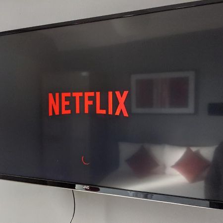 Alexandra Contractor House - Free Parking For Large Vans, Free Wifi & Netflix By Firoz Property Management Aldershot Kültér fotó