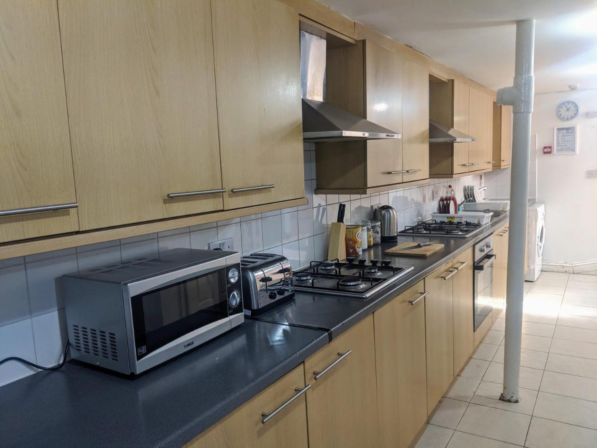 Alexandra Contractor House - Free Parking For Large Vans, Free Wifi & Netflix By Firoz Property Management Aldershot Kültér fotó