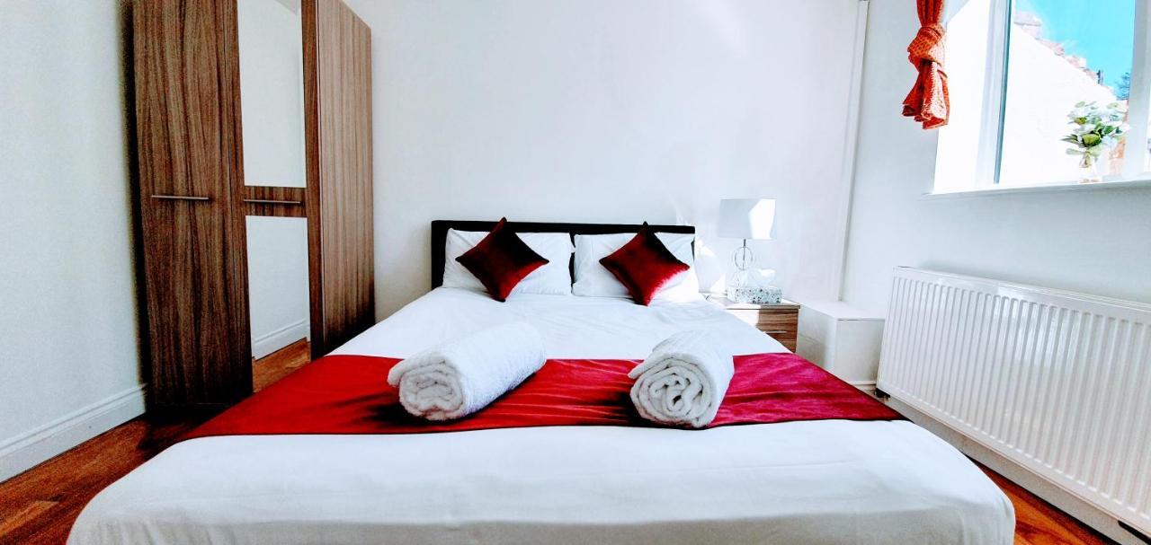 Alexandra Contractor House - Free Parking For Large Vans, Free Wifi & Netflix By Firoz Property Management Aldershot Kültér fotó