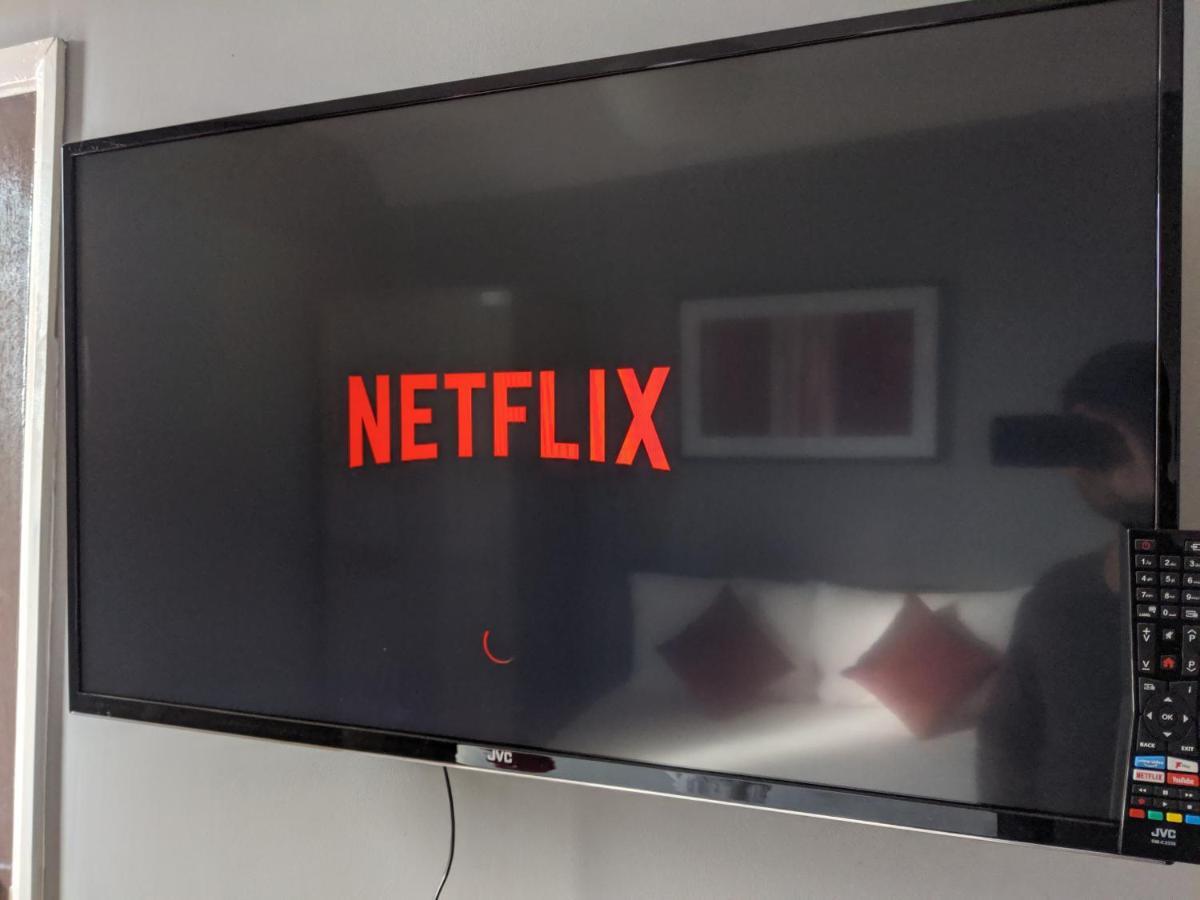 Alexandra Contractor House - Free Parking For Large Vans, Free Wifi & Netflix By Firoz Property Management Aldershot Kültér fotó