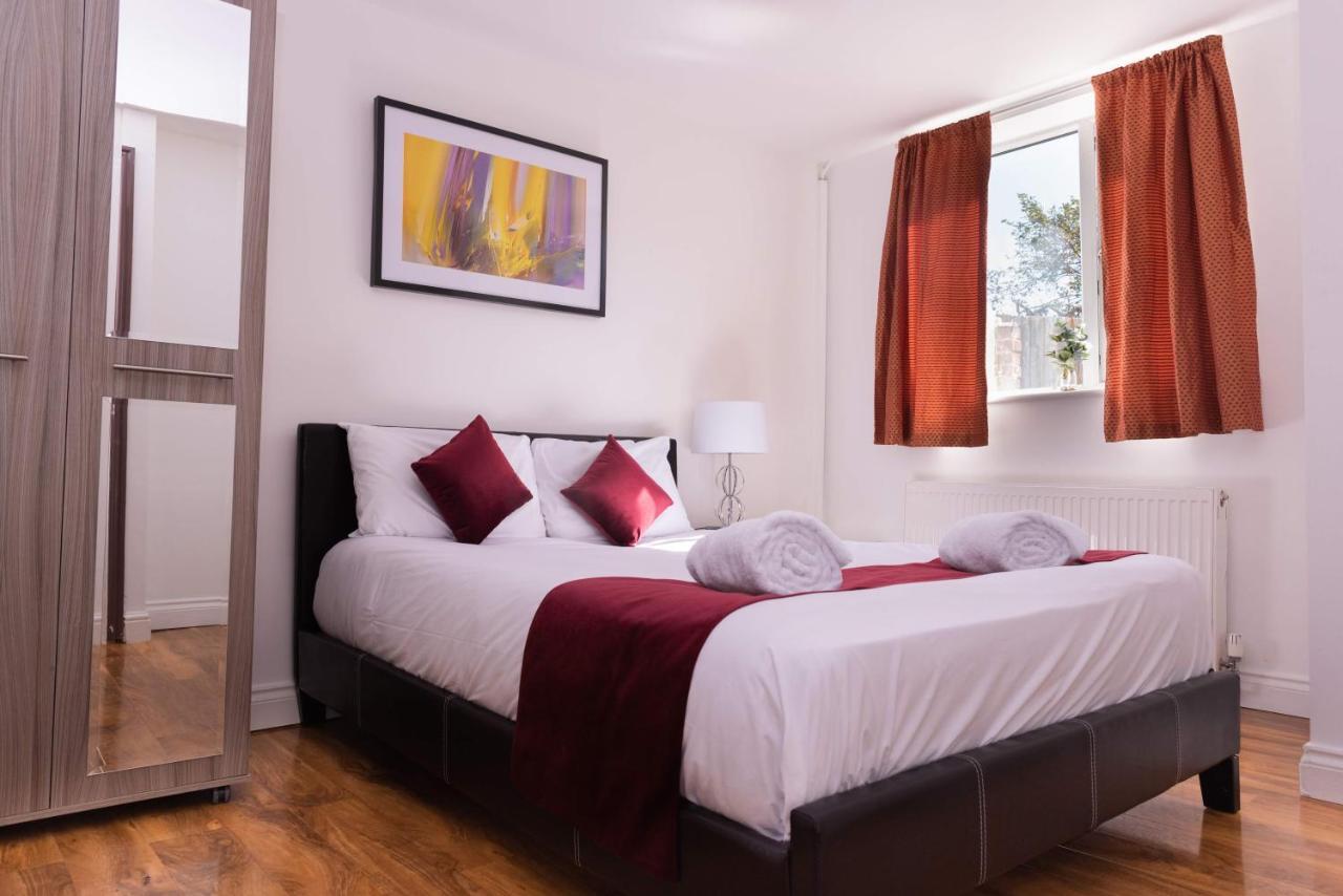 Alexandra Contractor House - Free Parking For Large Vans, Free Wifi & Netflix By Firoz Property Management Aldershot Kültér fotó