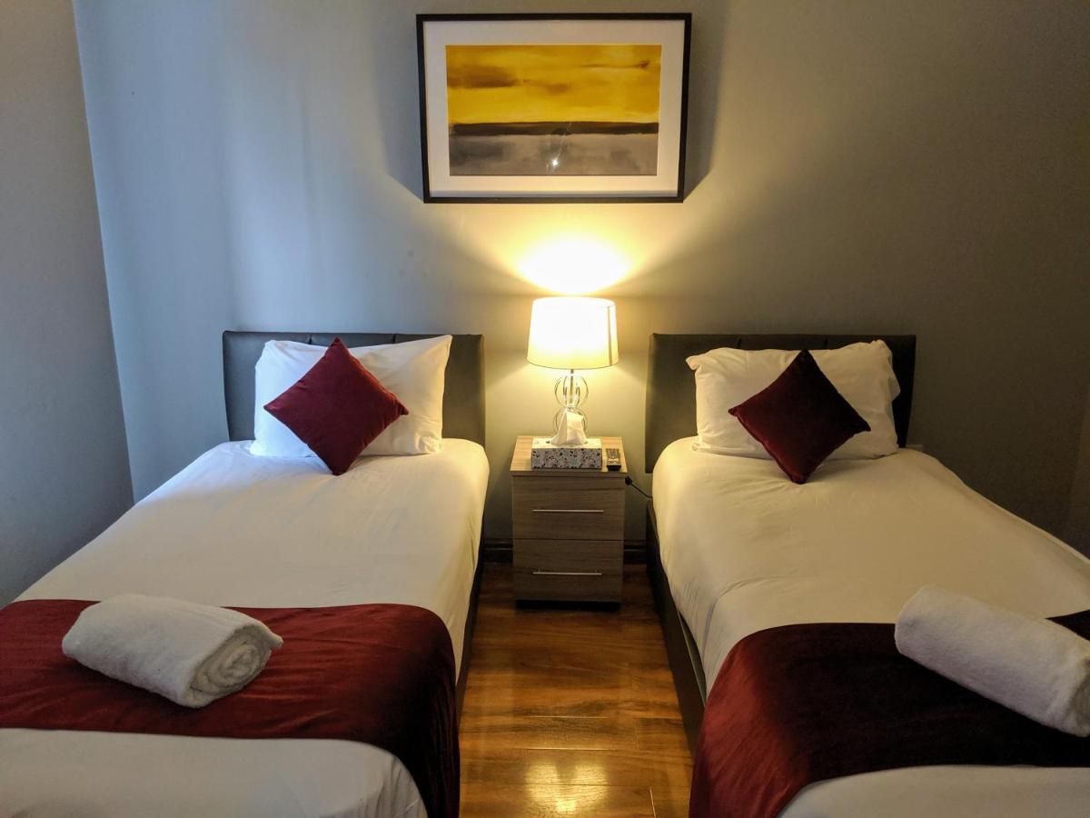 Alexandra Contractor House - Free Parking For Large Vans, Free Wifi & Netflix By Firoz Property Management Aldershot Kültér fotó