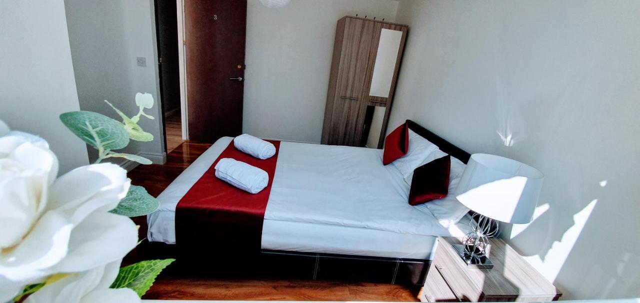 Alexandra Contractor House - Free Parking For Large Vans, Free Wifi & Netflix By Firoz Property Management Aldershot Kültér fotó
