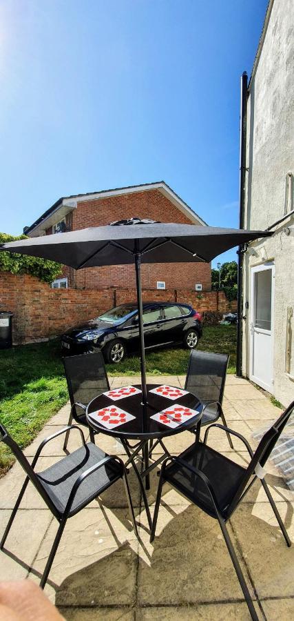 Alexandra Contractor House - Free Parking For Large Vans, Free Wifi & Netflix By Firoz Property Management Aldershot Kültér fotó