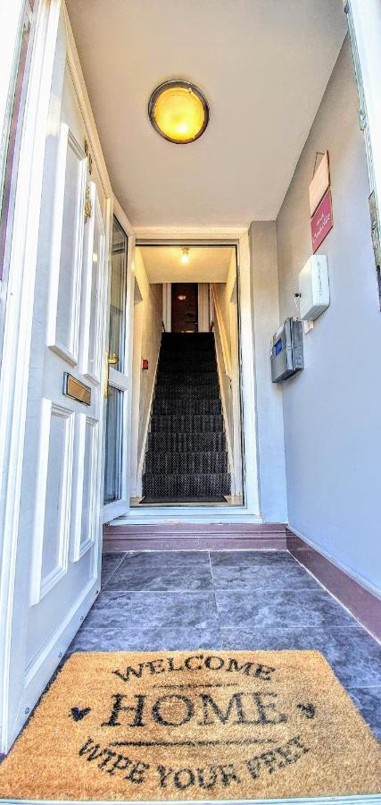 Alexandra Contractor House - Free Parking For Large Vans, Free Wifi & Netflix By Firoz Property Management Aldershot Kültér fotó