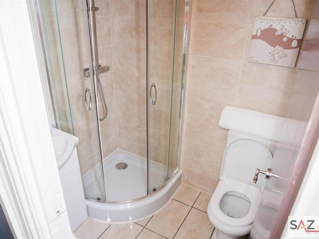 Alexandra Contractor House - Free Parking For Large Vans, Free Wifi & Netflix By Firoz Property Management Aldershot Kültér fotó